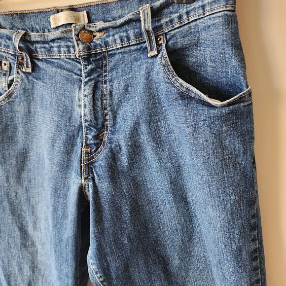 Women's Levi Strauss 550 Classic Relaxed Bootcut Denim Blue Jeans size 10M - Picture 7 of 9